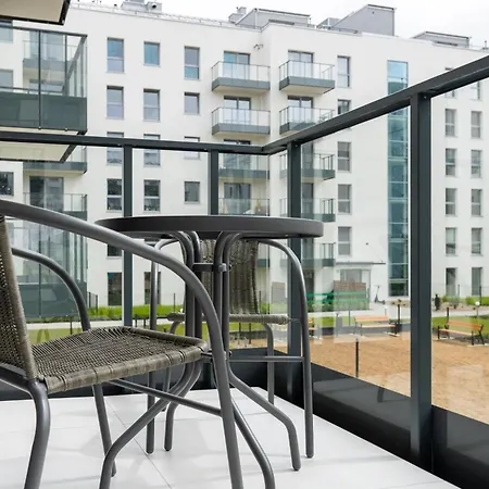 Flat Nr 8 *