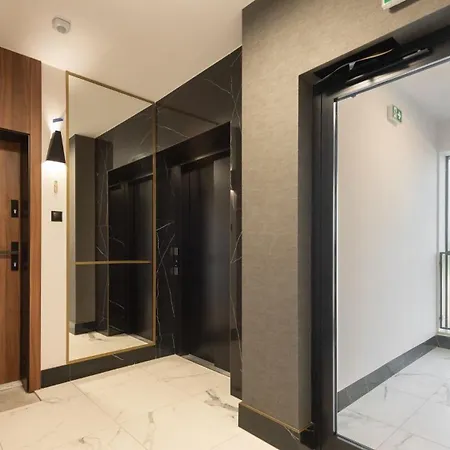 Flat Nr 8