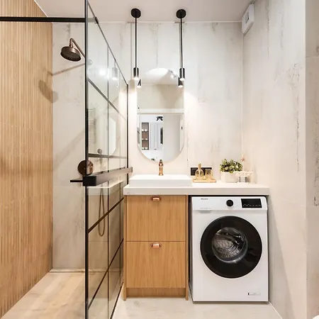 Flat Nr 8 *